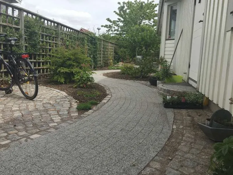 Runda stengångar i Dalby – Dalby. Utfört av Wood & Stone.