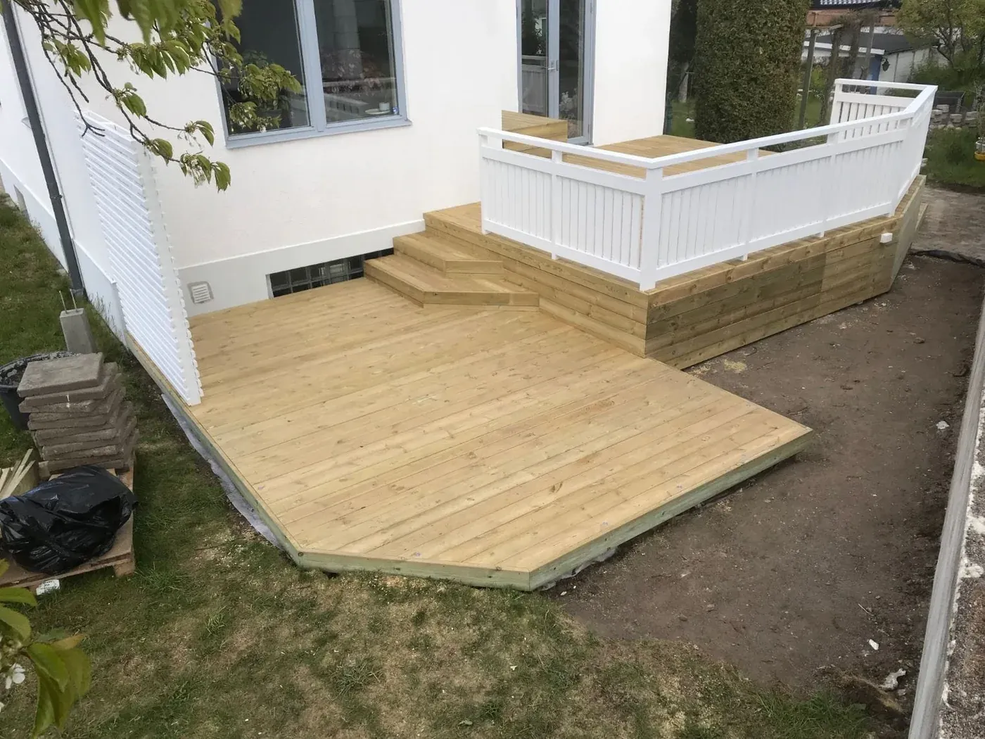 Altan med räcke i olika nivåer – bild 1