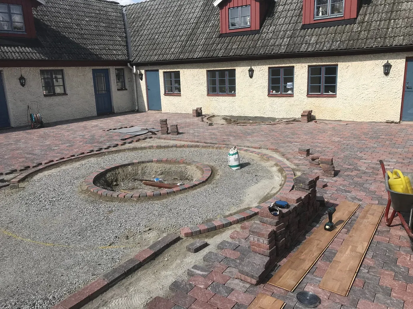 Carport och stenläggning i Flyinge – bild 1