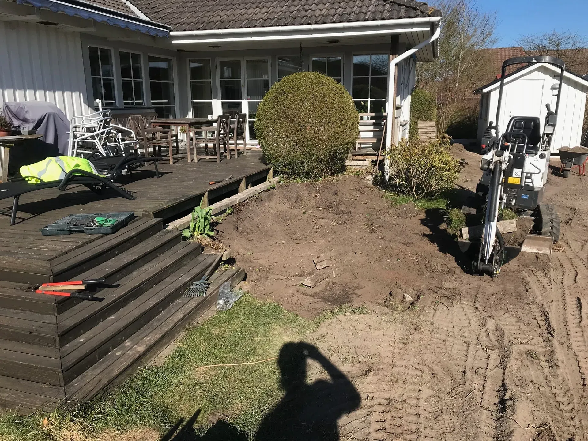 Trädäck med runda trappor – bild 1