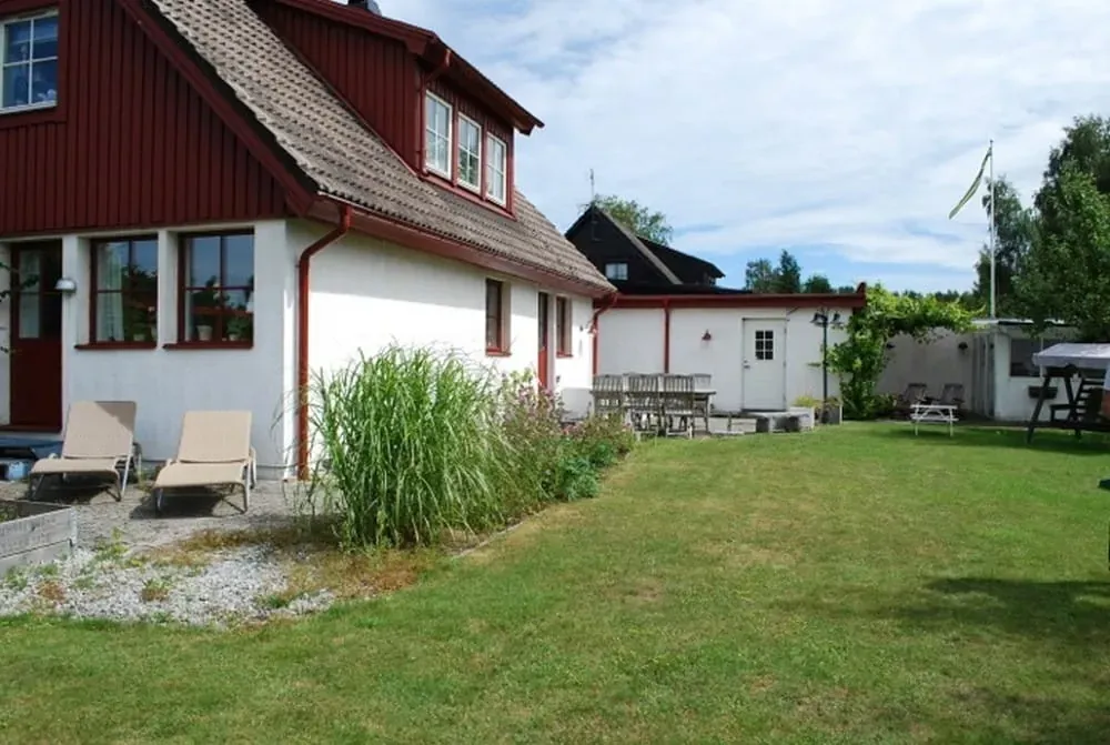 200 m² terrass med belyst pool – bild 2