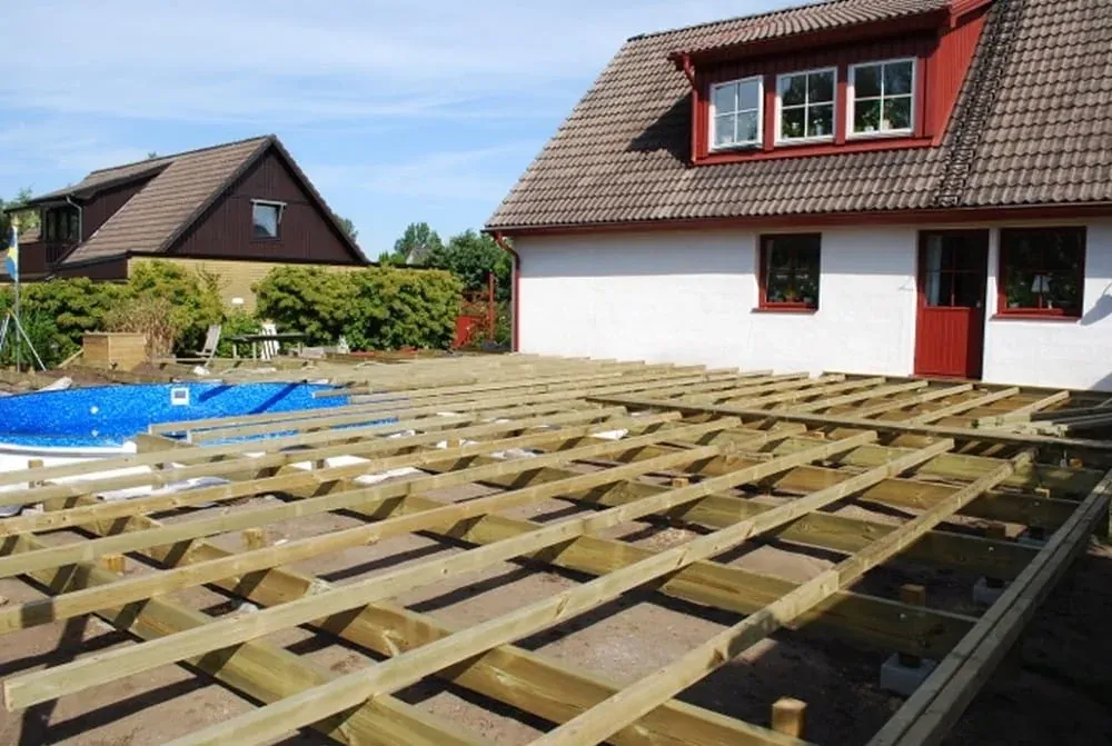 200 m² terrass med belyst pool – bild 2