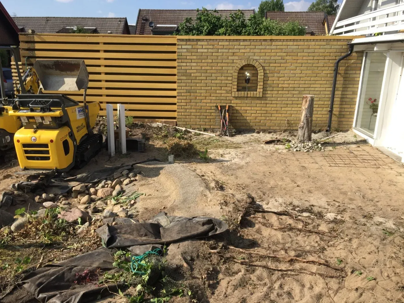 Nytt staket och gräsmatta – bild 2