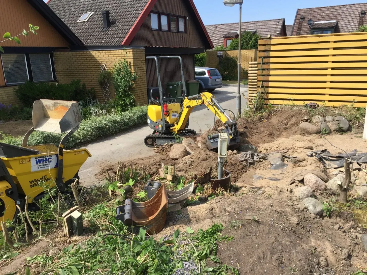 Nytt staket och gräsmatta – bild 3