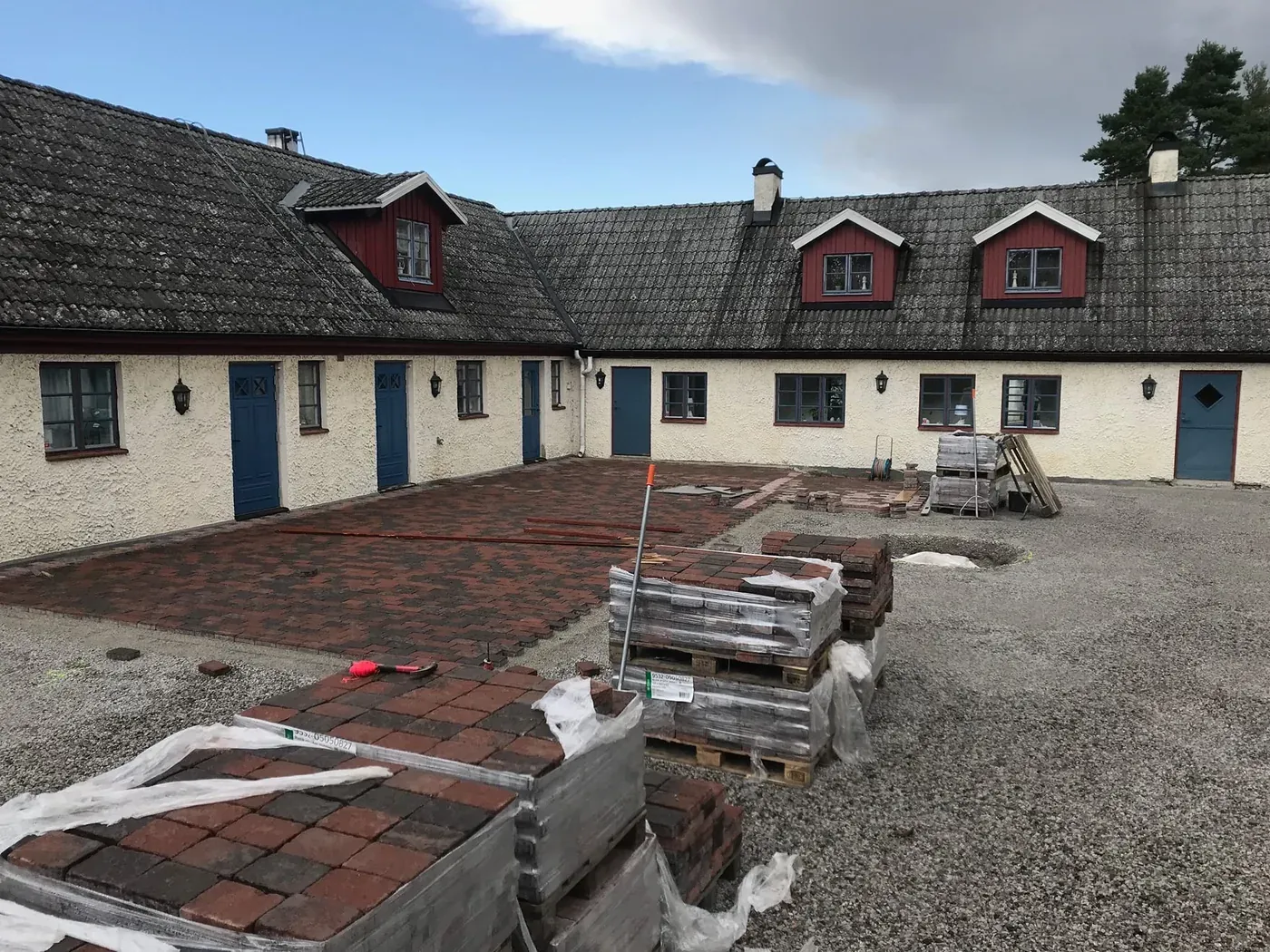 Carport och stenläggning i Flyinge – bild 3