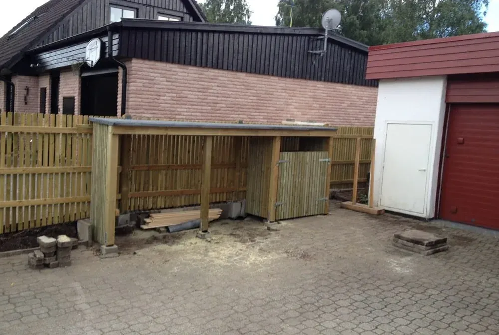 Vedförråd med sedumtak – bild 3