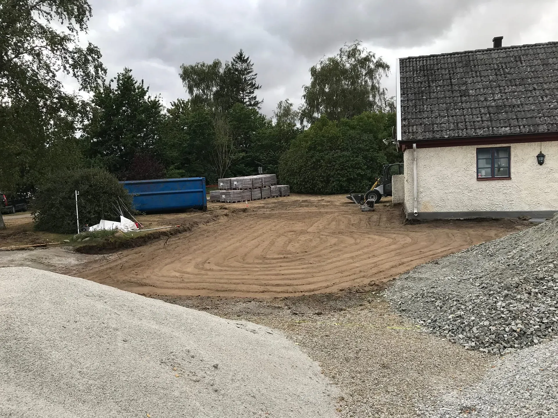 Carport och stenläggning i Flyinge – bild 3