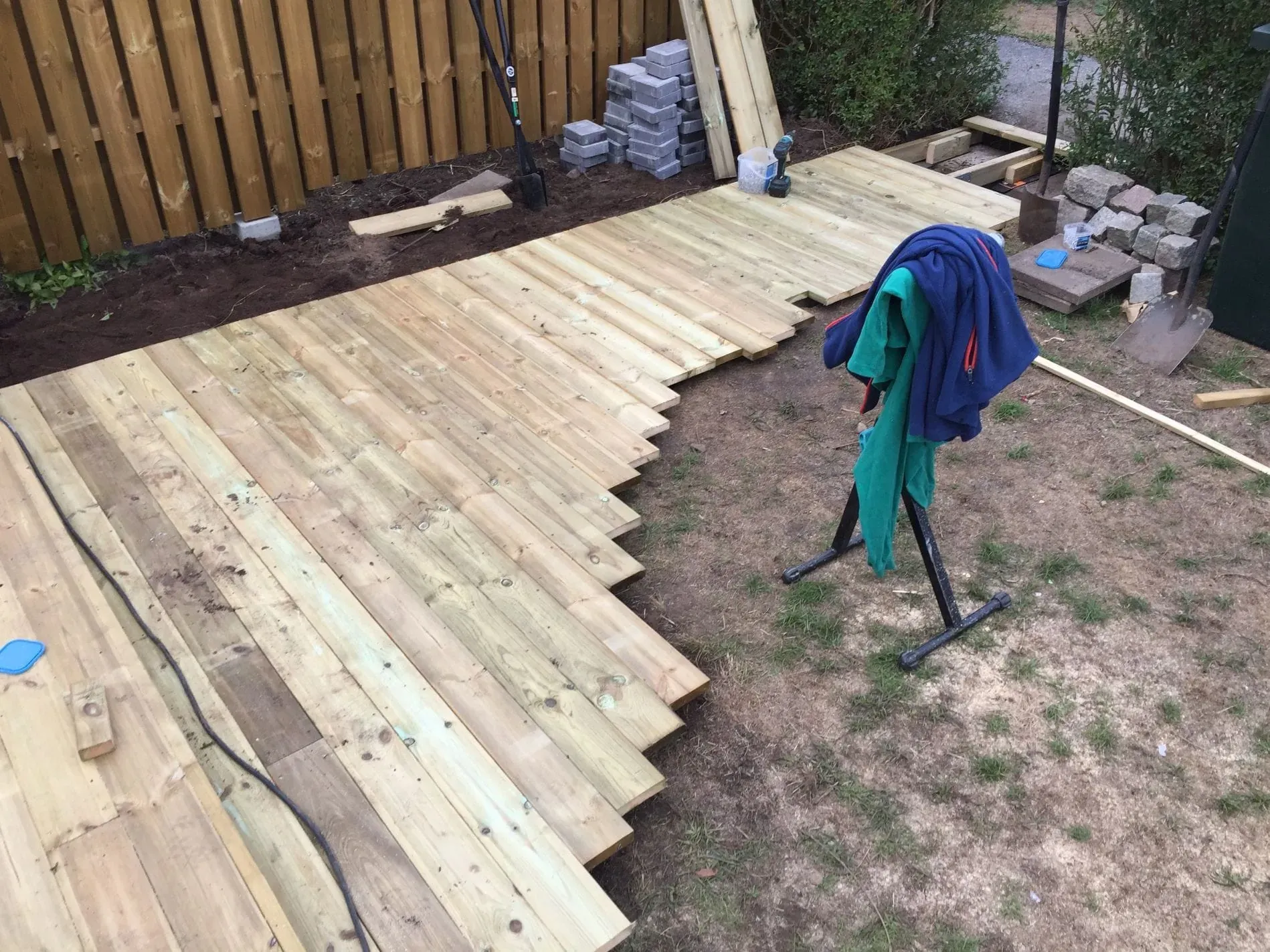 Terrass med gång i trä – bild 4