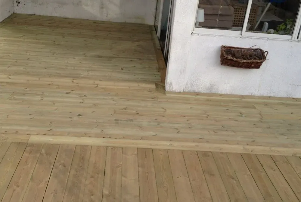200 m² terrass med belyst pool – bild 4