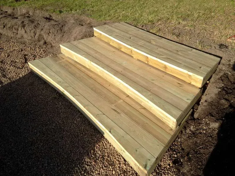 Rund terrass och blomlådor – bild 4