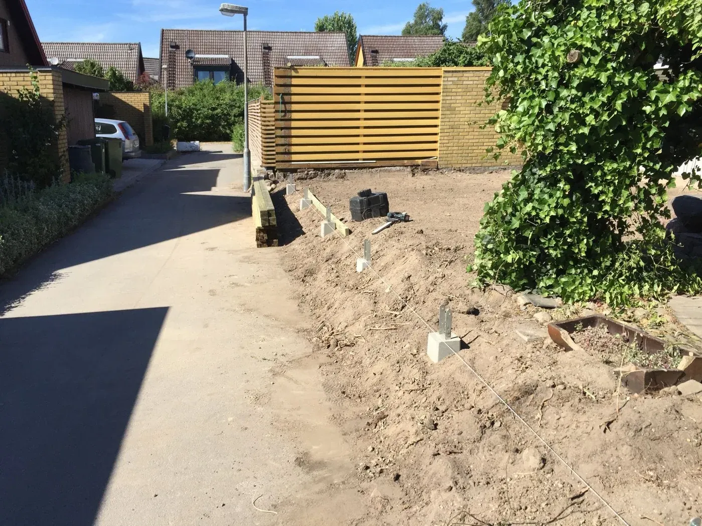 Nytt staket och gräsmatta – bild 5