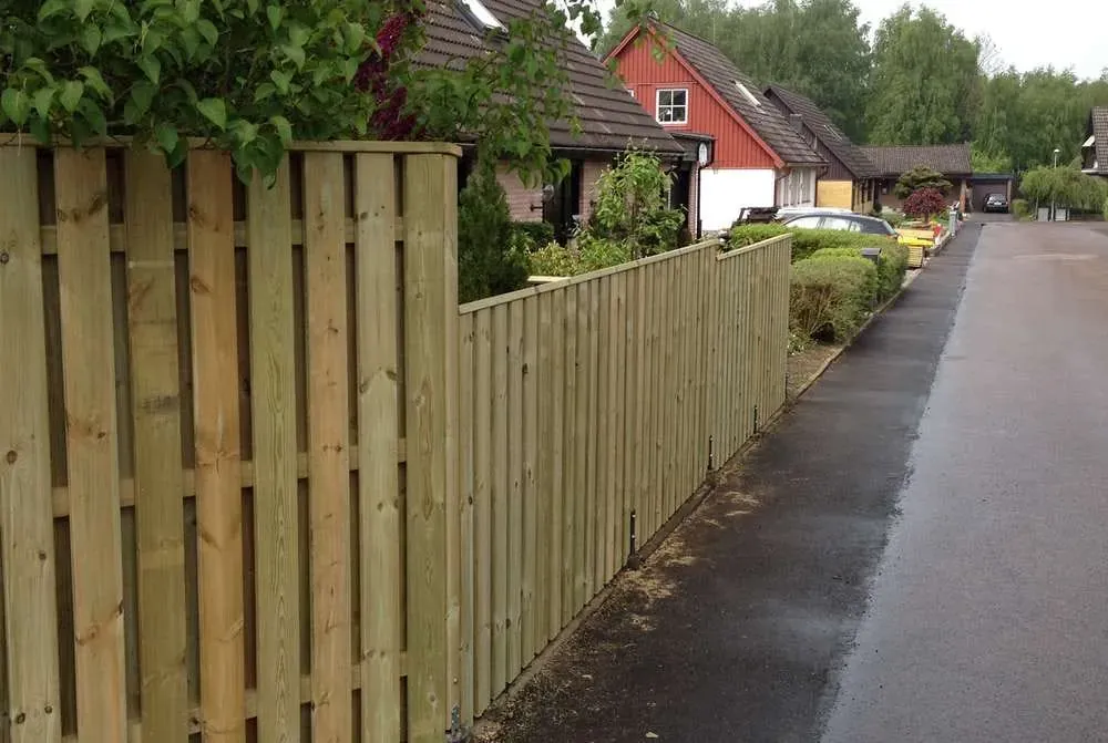 Staket och nytt golv i uterum – bild 5