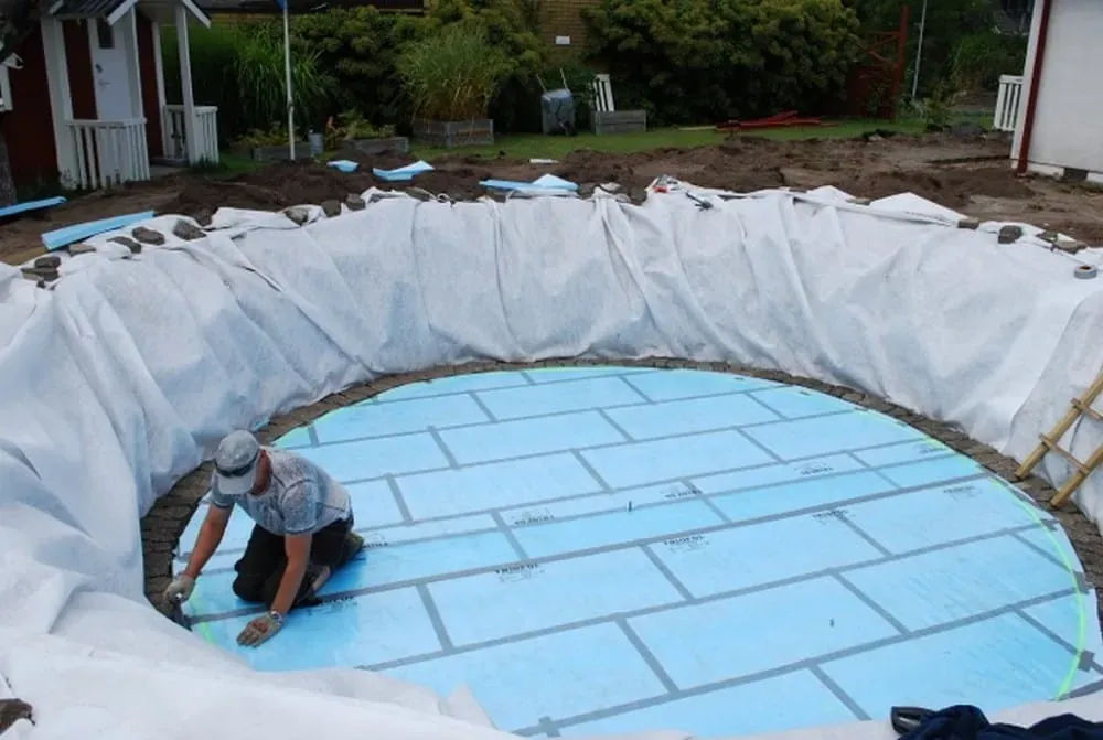 200 m² terrass med belyst pool – bild 6