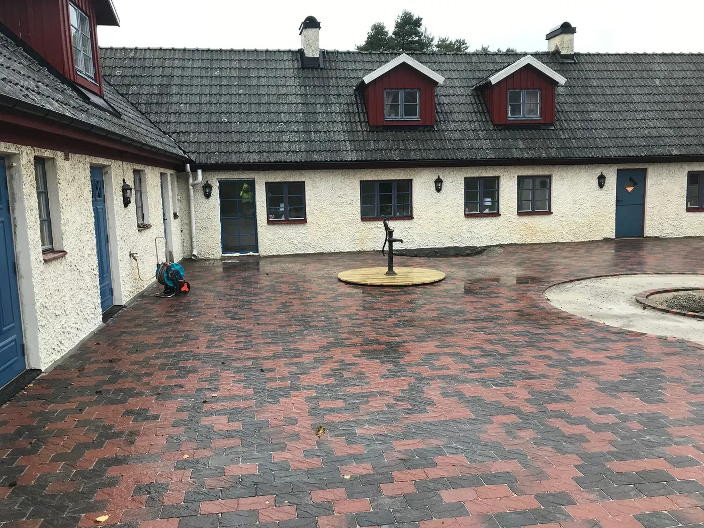 Carport och stenläggning i Flyinge – Flyinge. Utfört av Wood & Stone.