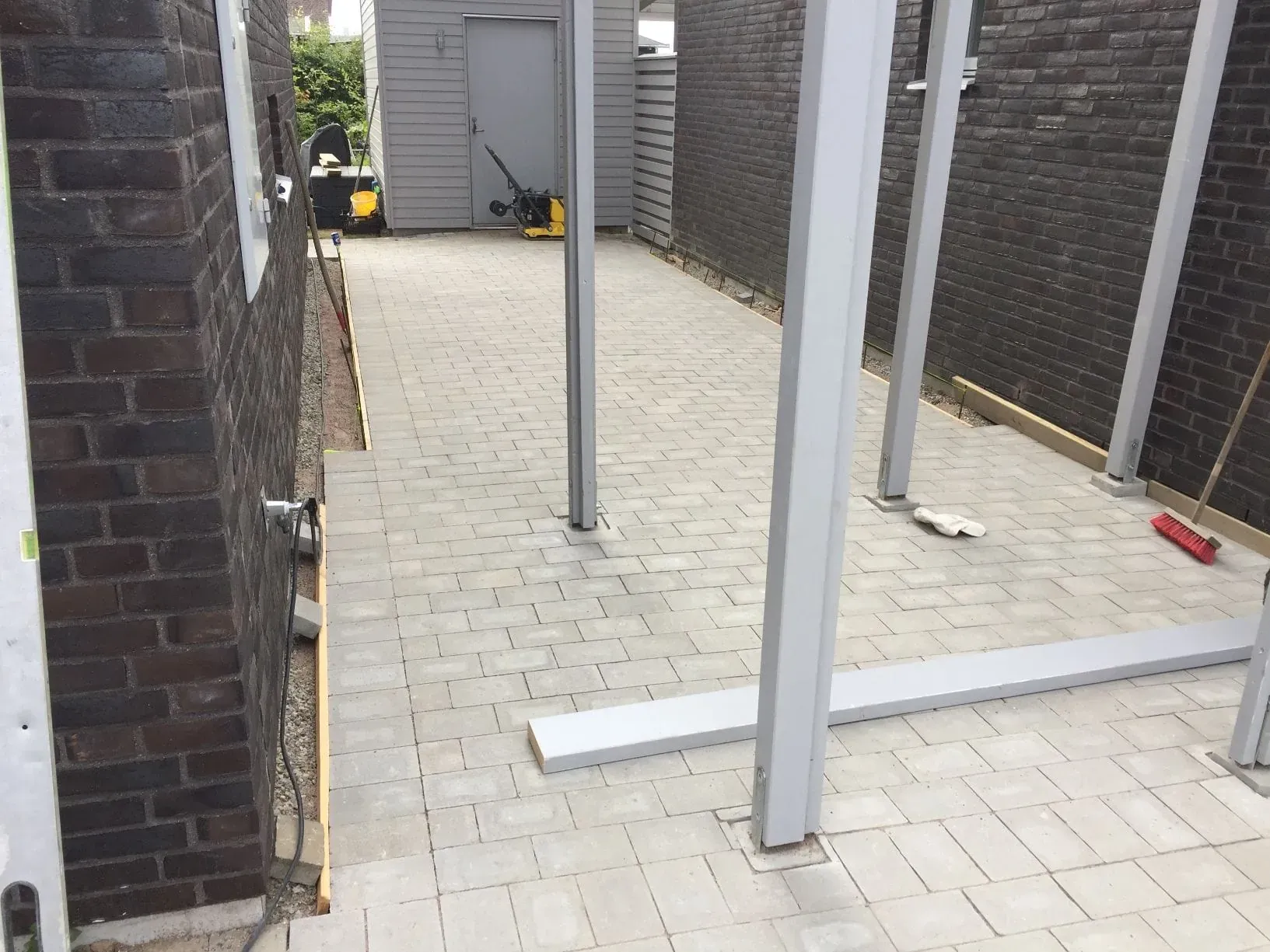 Carport och cykelskjul – Hjärup. Utfört av Wood & Stone.