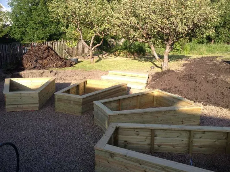 Rund terrass och blomlådor – bild 6