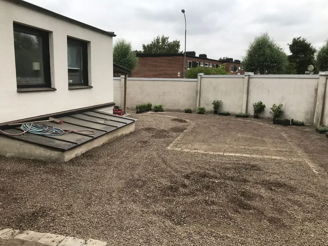 Anläggning av gräsmatta och nya rabatter – bild 6