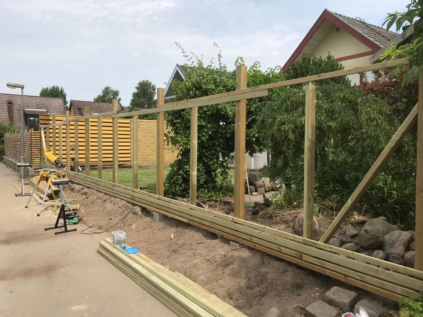 Nytt staket och gräsmatta – bild 6