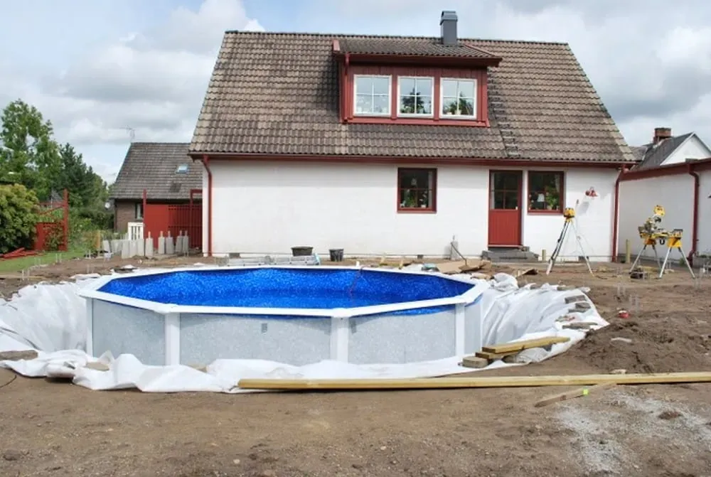 200 m² terrass med belyst pool – bild 7