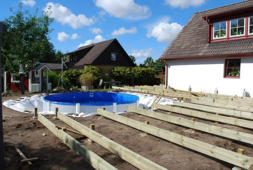 200 m² terrass med belyst pool – bild 8