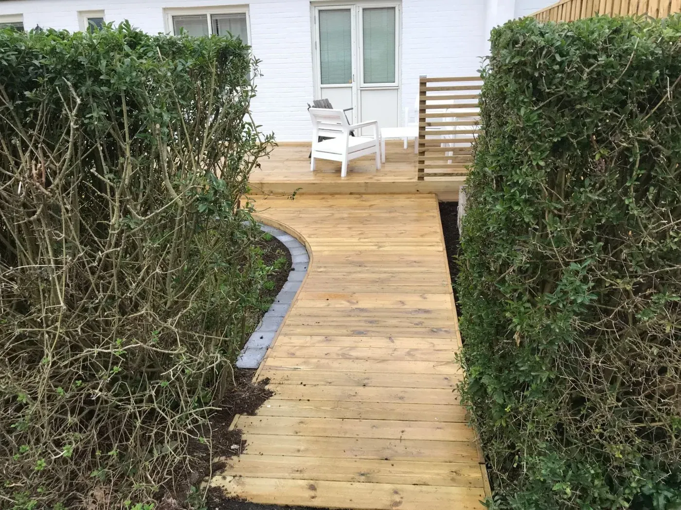 Terrass med gång i trä – bild 8