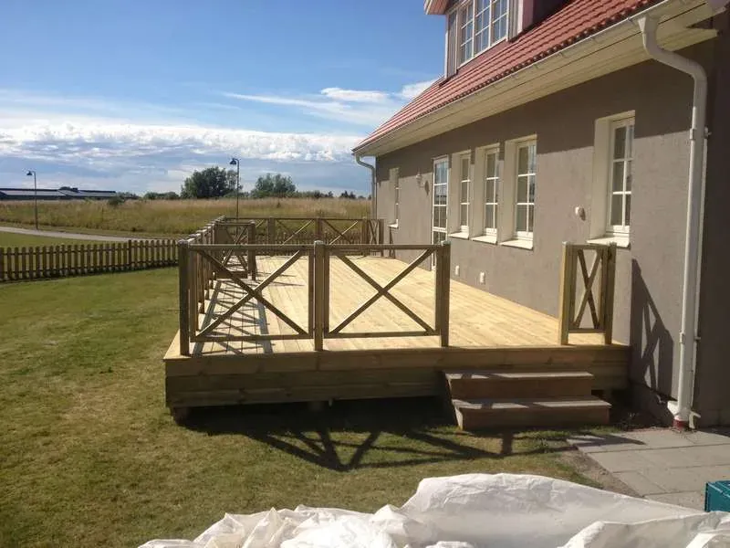 Uteplats med räcke i Malmö – bild 8