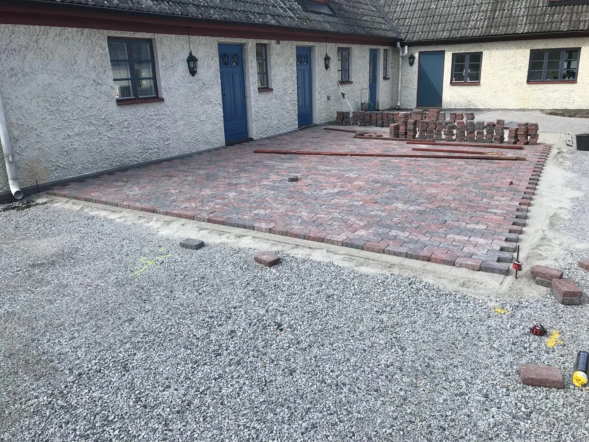 Carport och stenläggning i Flyinge – bild 9