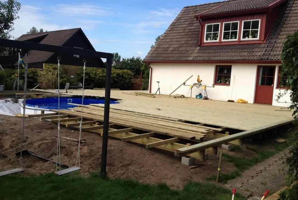 200 m² terrass med belyst pool – bild 10