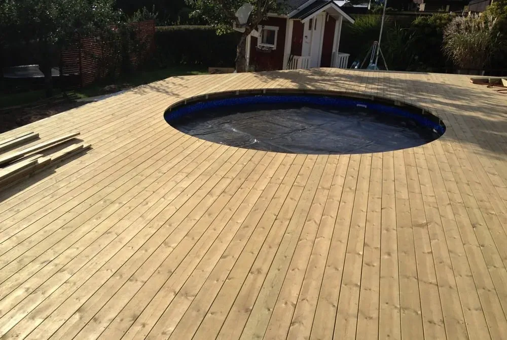 200 m² terrass med belyst pool – bild 14