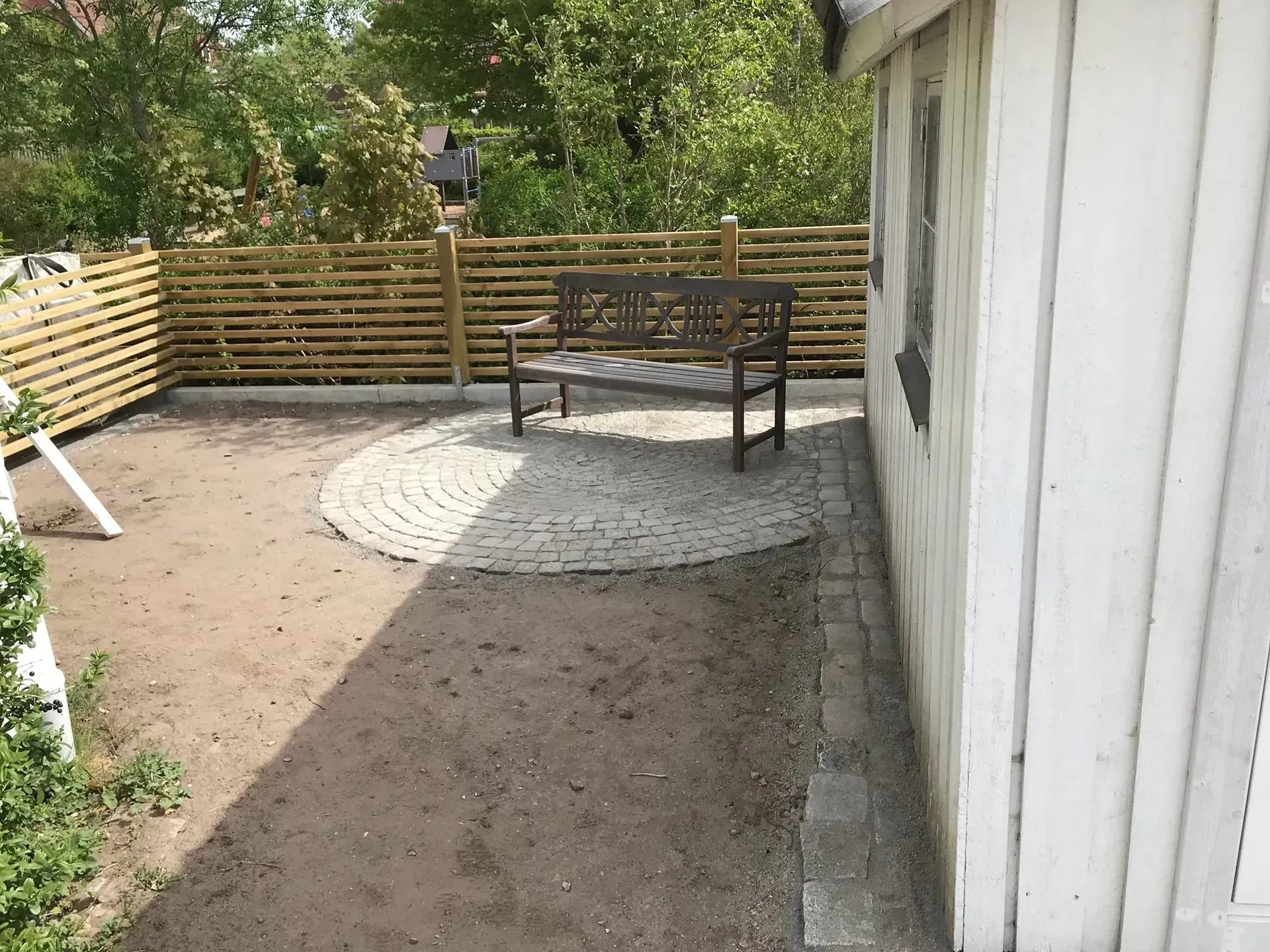 Trädäck med runda trappor – bild 15