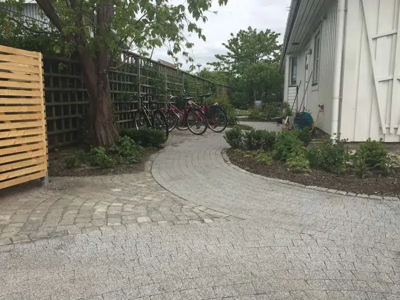 Runda stengångar i Dalby, utfört av Wood & Stone