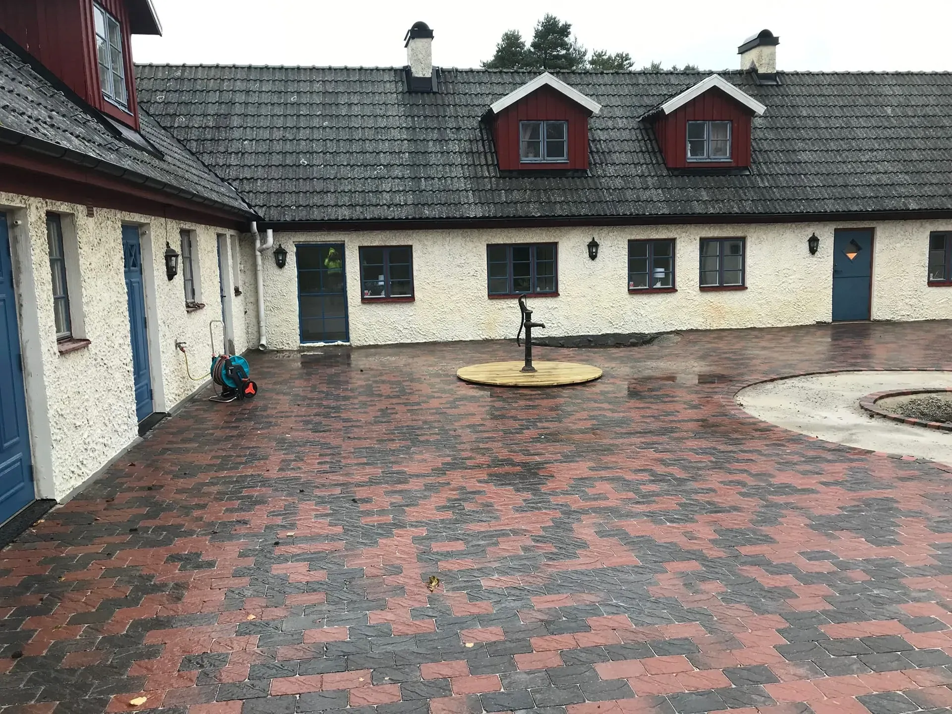 Carport och stenläggning i Flyinge – Flyinge. Utfört av Wood & Stone.