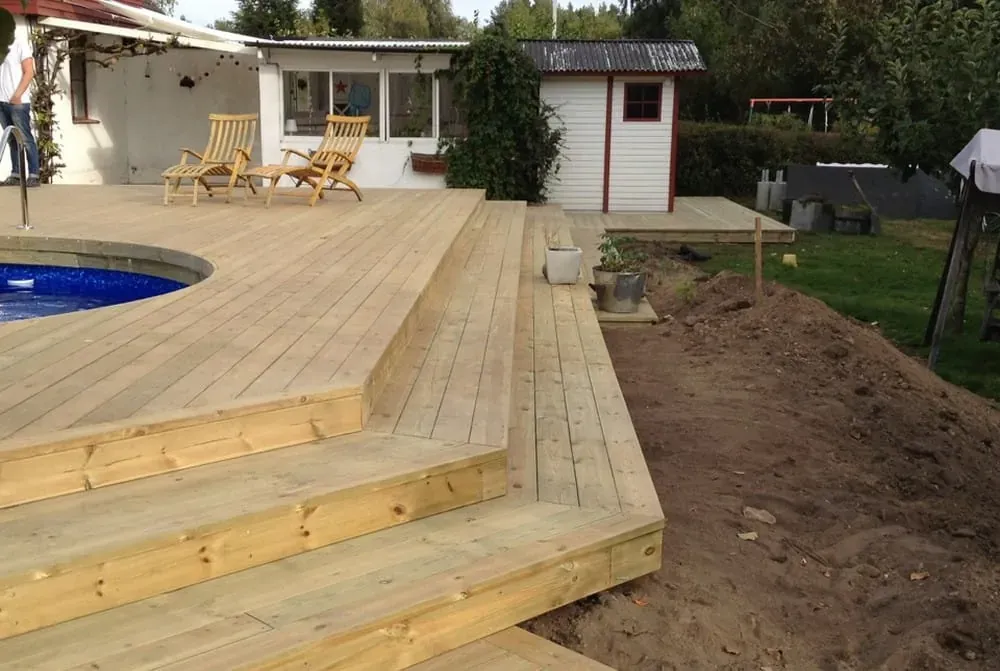 200 m² terrass med belyst pool – bild 18